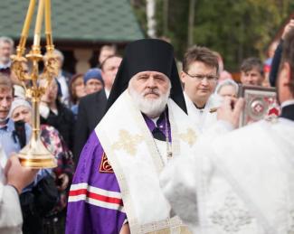 Посадка сада сирени в Никольском скиту Александро-Невской Лавры 